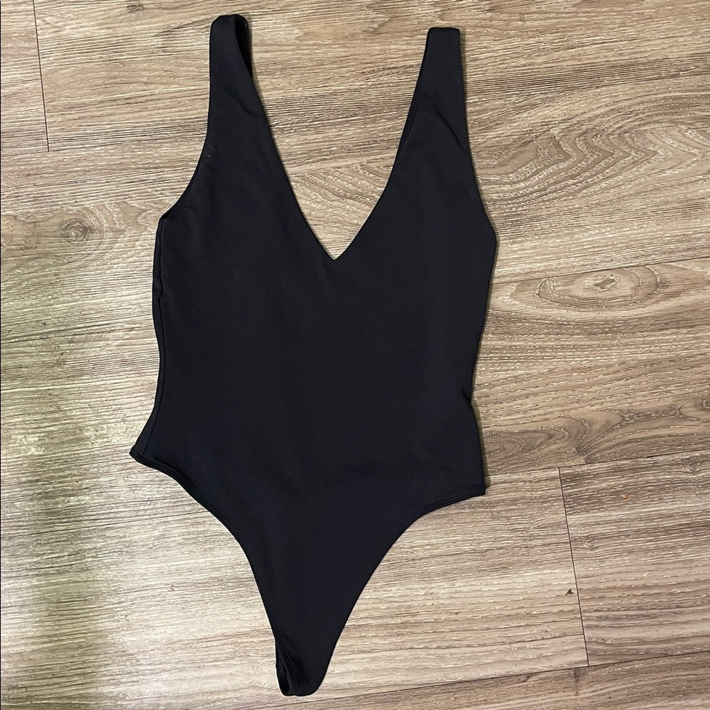 Aritzia | Babaton Contour Deep Black Bodysuit Size:S